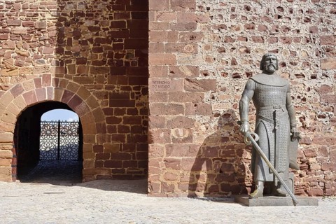 Statue of King Sanchos I at the Castelo dos Mouros castle, Silves, Algarve, Portugal