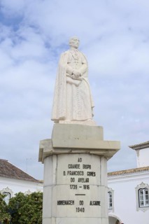 Statue of Bishop Dom Francisco Gomes do Avelar, Largo de Se, Faro, Algarve, Portugal