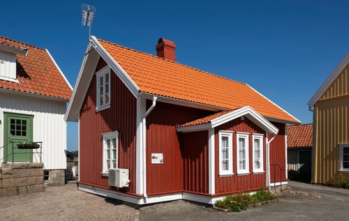 Traditional, falun red, Swedish house, Fjällbacka, Bohuslän, West Sweden, Sweden