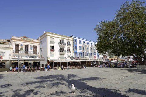 Restaurants and pavement cafés in Largo Engenheiro Duarte Pacheco square, Albufeira, Algarve,