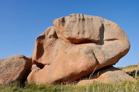 Granite rocks on the Cote de Granit Rose coast near Ploumanac'h, Cotes-d'Armor, Brittany, France