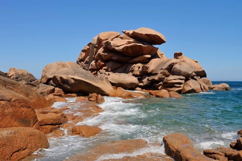 Granite rocks on the Cote de Granit Rose coast near Ploumanac'h, Cotes-d'Armor, Brittany, France
