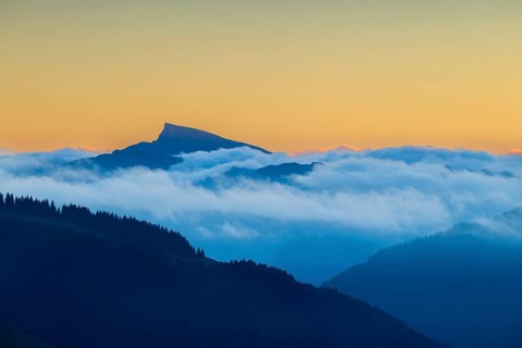 View from the Furkajoch to the Hoher Ifen, mountain peak above the sea of fog, dawn, dawn, autumn,