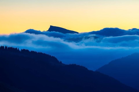 View from the Furkajoch to the Hoher Ifen, mountain peak above the sea of fog, dawn, dawn, autumn,
