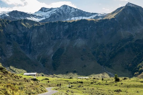 Oytal valley head, behind Käser Alpe and Berg Rauheck, Oytal, near Oberstdorf, Oberallgäu, Allgäu,