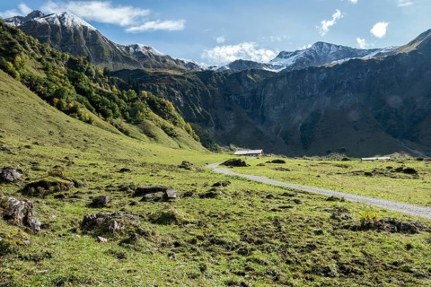 Oytal valley head, behind Käser Alpe and Jochspitze and Rauheck, Oytal, near Oberstdorf,