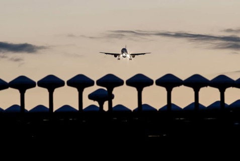Landing of an aircraft at BER Berlin Brandenburg Willy Brandt Airport, Wullenweber antenna for