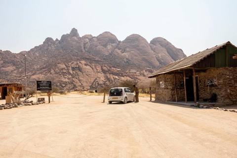 Entrance to the Spitzkoppe Community Campsite, Namibia - 1 Setembro, 2025: with a scenic view of