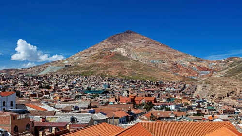 Clear view of a city with rooftops against a backdrop of mountains, the Cerro Rico silver mountain
