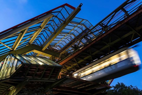 Night shot of the Wuppertal suspension railway at the Kluse stop, Wuppertal, Germany