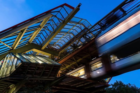 Night shot of the Wuppertal suspension railway at the Kluse stop, Wuppertal, Germany