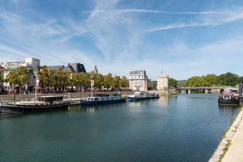 Quai de Londres, bank, Porte Chaussée, city gate, ships, river Meuse, Verdun, Département Meuse,