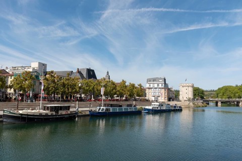 Quai de Londres, bank, Porte Chaussée, city gate, ships, river Meuse, Verdun, Département Meuse,
