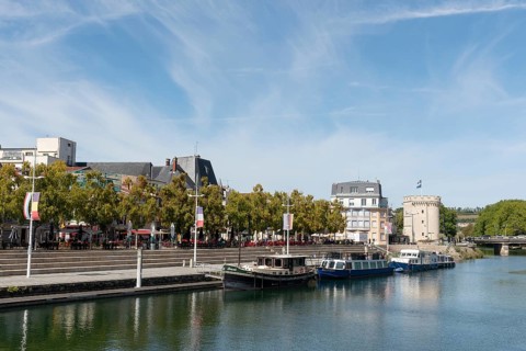 Quai de Londres, bank, Porte Chaussée, city gate, ships, river Meuse, Verdun, Département Meuse,