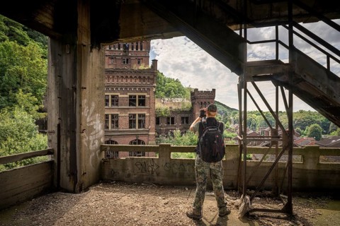 Rico photographs the ruins of the Lost Place Hasard Cheratte, Hasard Cheratte, Lost Place, Visé,