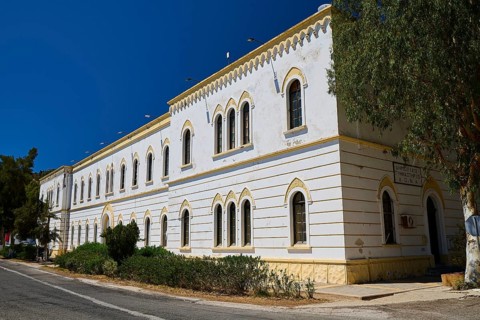Marine Administration, Caserma Marina 1930, Today Municipal Administration, Large white building