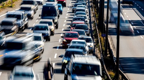 Traffic jam on the A 100 motorway: the Ringbahn bridge at the Funkturm motorway junction is closed.