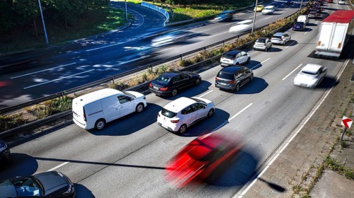 Traffic jam on the A 100 motorway: the Ringbahn bridge at the Funkturm motorway junction is closed.