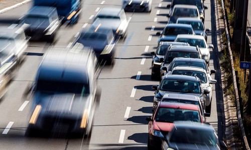 Traffic jam on the A 100 motorway: the Ringbahn bridge at the Funkturm motorway junction is closed.