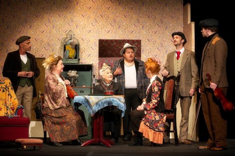 Vera Müller (Mrs Wilberforce), Thilo Herrmann (Prof. Marcus), Silvio Hildebrandt (Dr Courtenay),