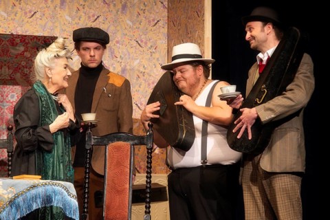 Vera Müller (Mrs Wilberforce), Henning Wolff (Louis Harvey), Pablo Nina Toculescu (Willie Knoxton),