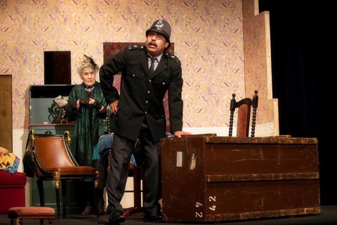Vera Müller (Mrs Wilberforce), Alejandro Ramon Alonso (Mr Thompson, policeman, Mr Gordon),