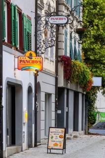 Häusergasse, flower decorations, Gymansiumgasse, Feldkirch, Vorarlberg, Austria