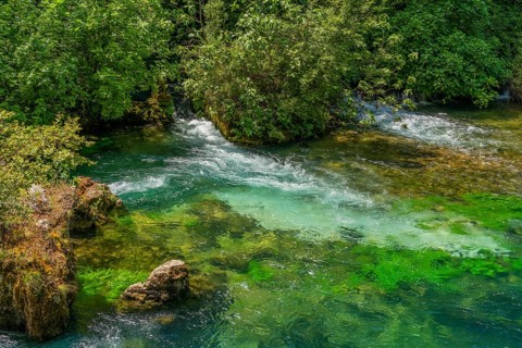 Scenery around the Fontaine-de-Vaucluse, a commune near a same named spring in the southeastern
