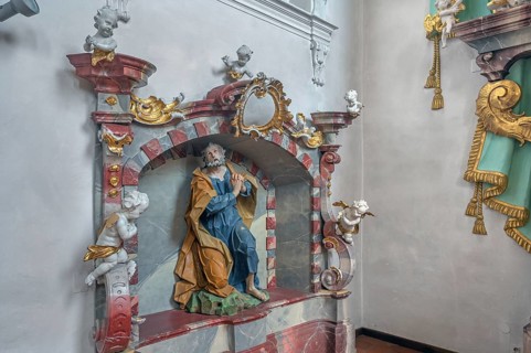 Church of St Gallus and Ulrich, niche with statue of saint and putti, Kisslegg, Allgäu,