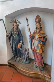 Church of St Gallus and Ulrich, niche with St Gallus with the bear and the holy abbot Kolumban,