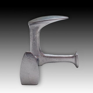 Tripod, tool of the shoemaker