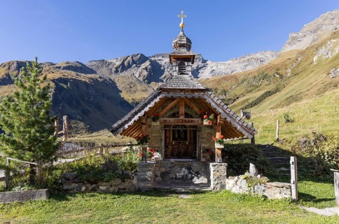 Chapel, mountain panorama, Fürthermoaralm, Pinzgau, Mooserboden reservoir