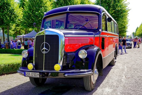MERCEDES-BENZ 3500, built in 1950, front view of a red and black vintage Mercedes bus, Oldtimer