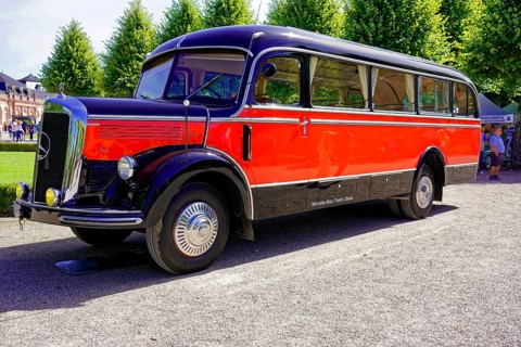 MERCEDES-BENZ 3500, built in 1950, red and black vintage bus in clear skies and sunshine, Oldtimer