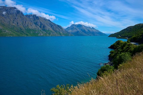 Sweeping views over a tranquil lake nestled in majestic mountains, Devil's Staircase Lookout Point,