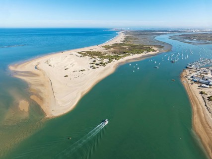 The large sandbar of Punta del Boquerón and partial view of the fishing village of Sancti Petri. In