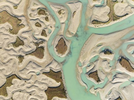 Network of channels and streams at low tide. In the marshland of the Bahía de Cádiz Nature Reserve.