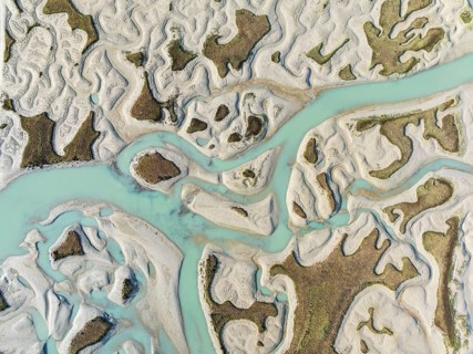 Network of channels and streams at low tide. In the marshland of the Bahía de Cádiz Nature Reserve.