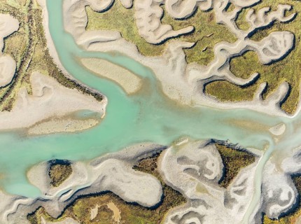 Network of channels and streams at low tide. In the marshland of the Bahía de Cádiz Nature Reserve.