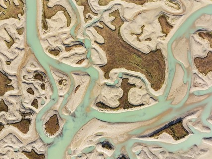 Network of channels and streams at low tide. In the marshland of the Bahía de Cádiz Nature Reserve.