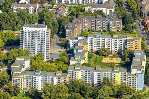 Aerial view, high-rise estate terraced houses Fürstenberger Straße, coloured house facades,