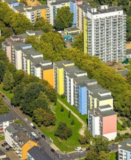 Aerial view, high-rise estate terraced houses Fürstenberger Straße, coloured house facades,