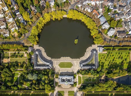Aerial view, Benrath Castle with castle park and castle pond, Benrath, Düsseldorf, Ruhr area, North