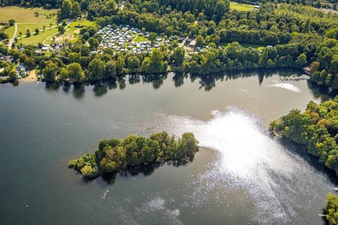 Aerial view, wooded island and campsite south Unterbacher See, Unterbach, Düsseldorf, Ruhr area,