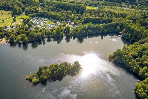 Aerial view, wooded island and campsite south Unterbacher See, Unterbach, Düsseldorf, Ruhr area,