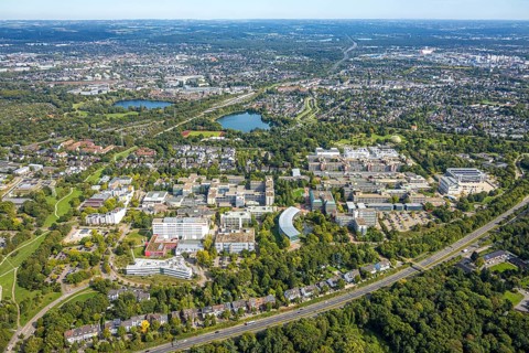 Aerial view, Heinrich-Heine University, view to the Deichsee and Unisee, Bilk, Düsseldorf, Ruhr