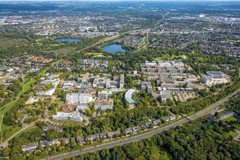 Aerial view, Heinrich-Heine University, view to the Deichsee and Unisee, Bilk, Düsseldorf, Ruhr