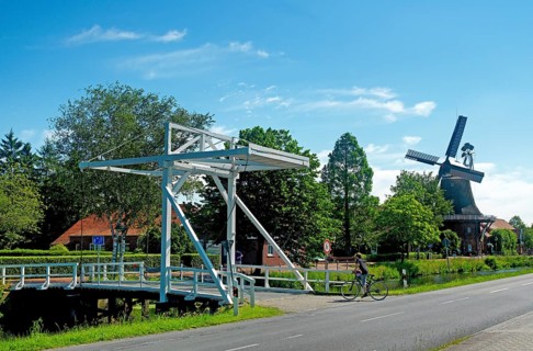 East Frisian bascule bridge, cyclist, gallery bridge, Großefehn, East Frisia, Germany, Lower