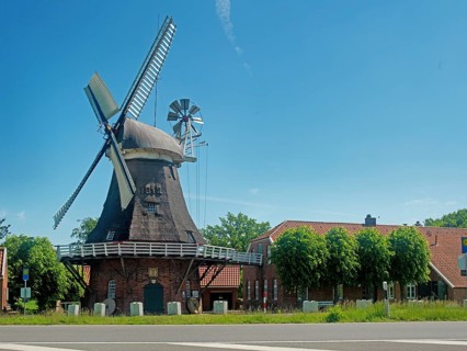 Galerieholländer, windmill, part of the Frisian Mill Road, monument, Bagband, East Frisia, Germany,