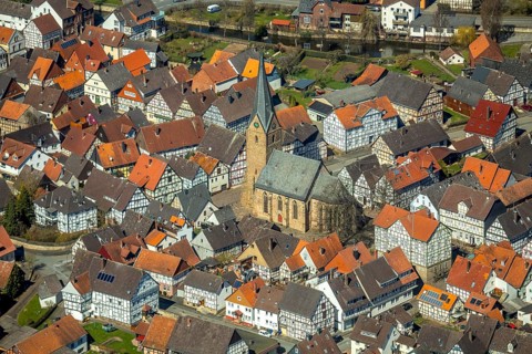 Aerial view, district Mengerinhausen in Bad Arolsen, with St-Georg-Kirche is a gothic hall church